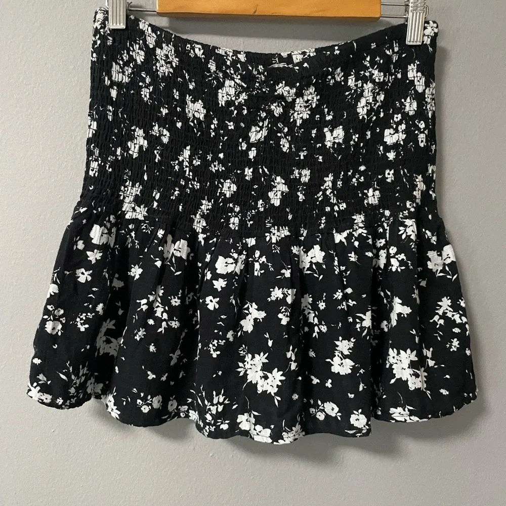 NWT Bershka shirred mini rara skort in black floral. Size Large